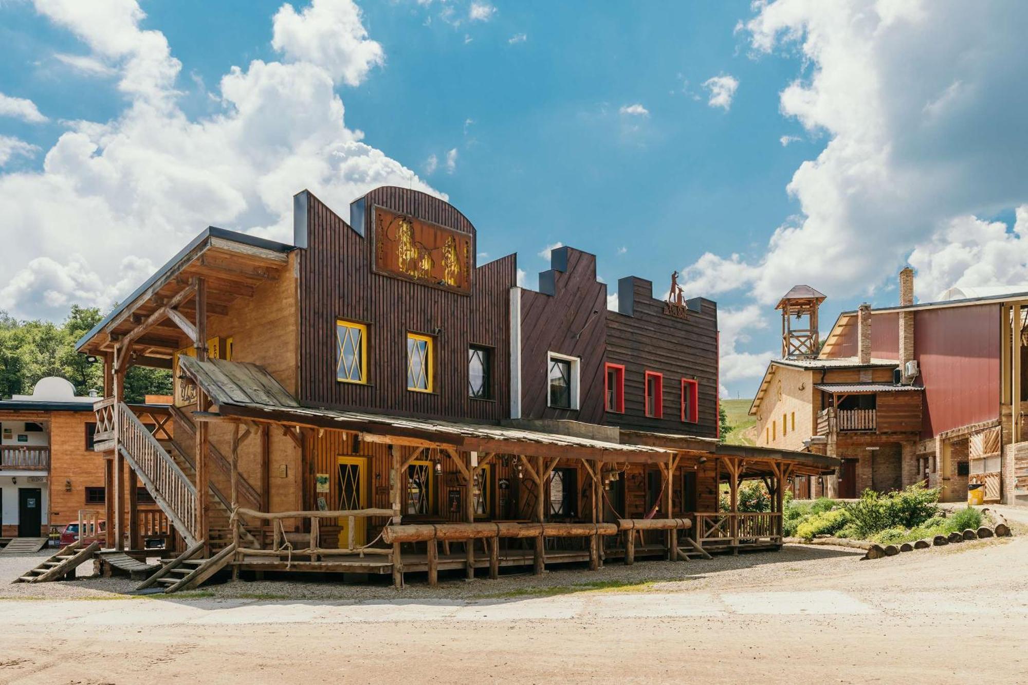 Ranch 13 - Western A Kone Nemšová Exterior foto